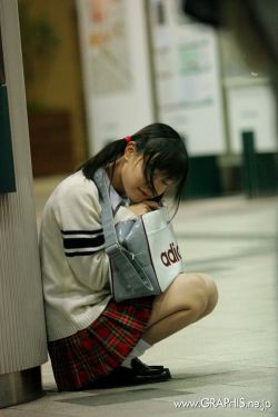 丰满年轻岳欲乱中文字幕君兰