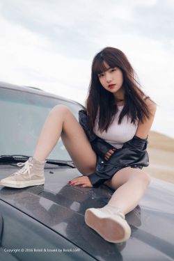 电车蓝衣女