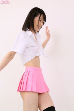紧身牛仔裤大屁股被啪啪